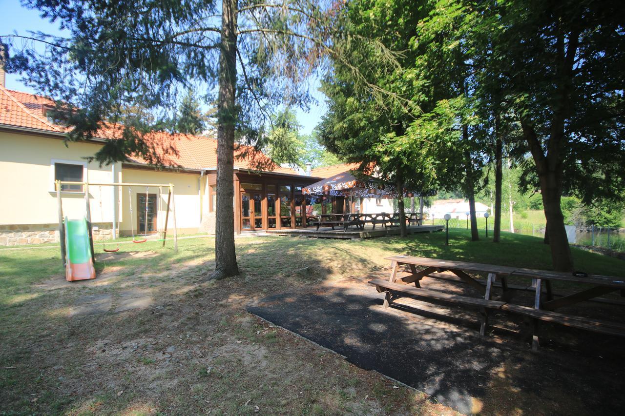 Rekreacni A Skolici Stredisko Zajezek Apartment Chlum u Trebone Exterior foto